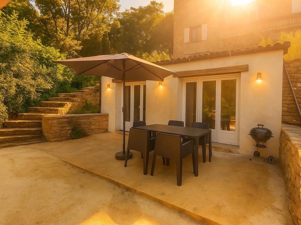 Property building, Balcony/Terrace, Dining area