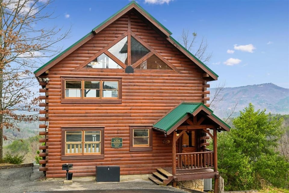 Eagles Nest by Venture Smoky Mountains House in Pigeon Forge