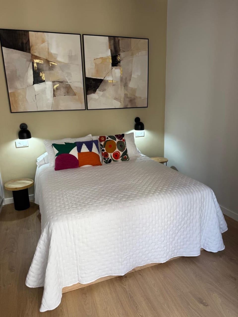 Bed, Photo of the whole room, Bedroom