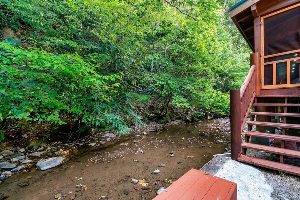 Flowing Waters Lodge by Venture Smoky Mountains House in Sevier County