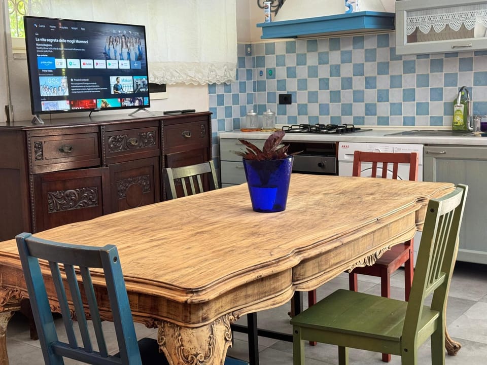 TV and multimedia, Kitchen or kitchenette, Kitchen or kitchenette, Living room, Seating area, minibar, stove