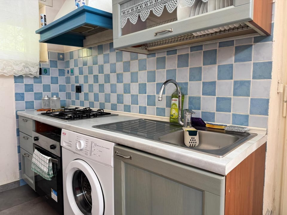 Kitchen or kitchenette, Kitchen or kitchenette