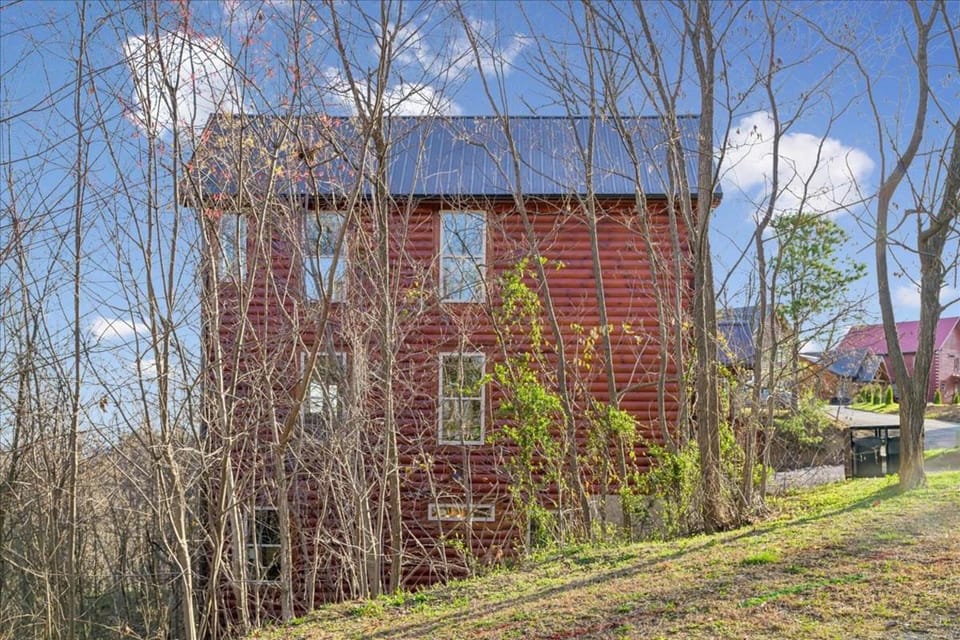 Four Seasons View by Venture Smoky Mountains House in Sevier County
