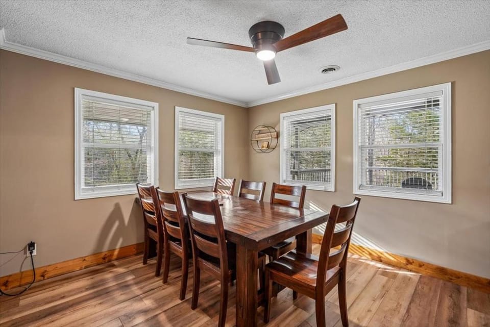 Glades Getaway by Venture Smoky Mountains House in Gatlinburg