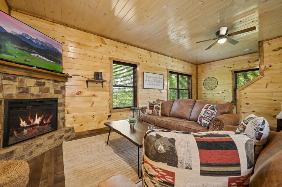 Golden Bear Lodge by Venture Smoky Mountains House in Sevierville