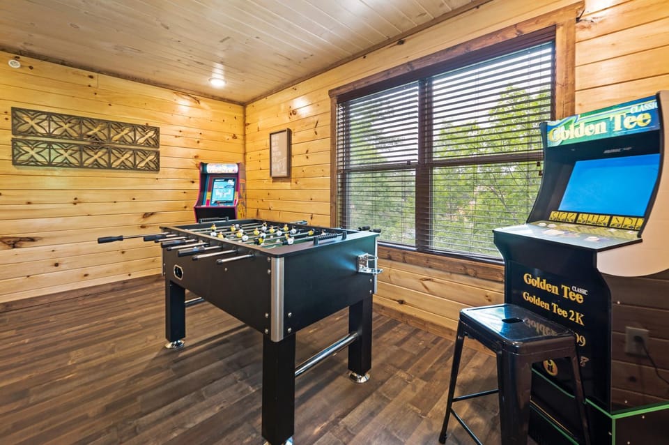 Golden Bear Lodge by Venture Smoky Mountains House in Sevierville