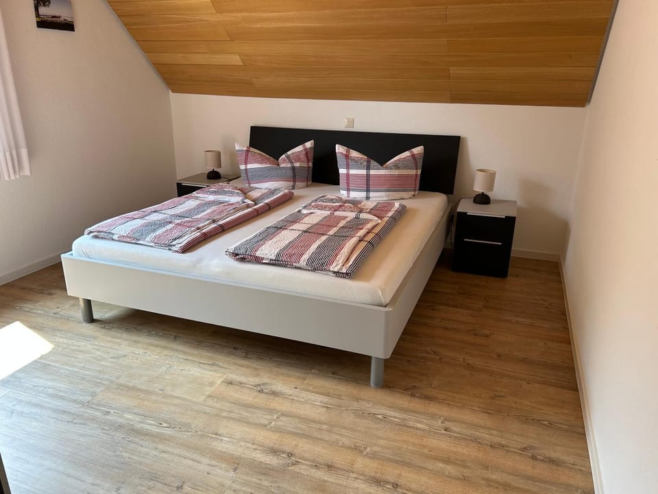 Bed, Bedroom, internet