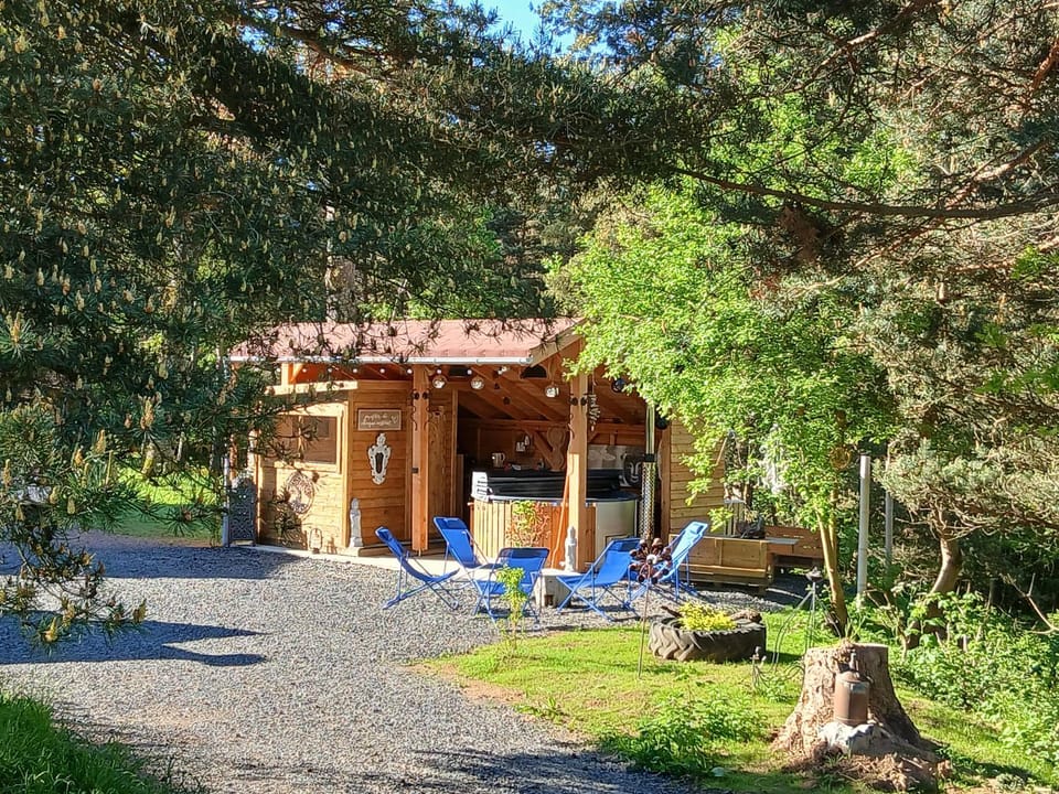 Gîte Insolite 14 personnes Bain Nordique et Sauna en pleine nature House in Auvergne-Rhône-Alpes