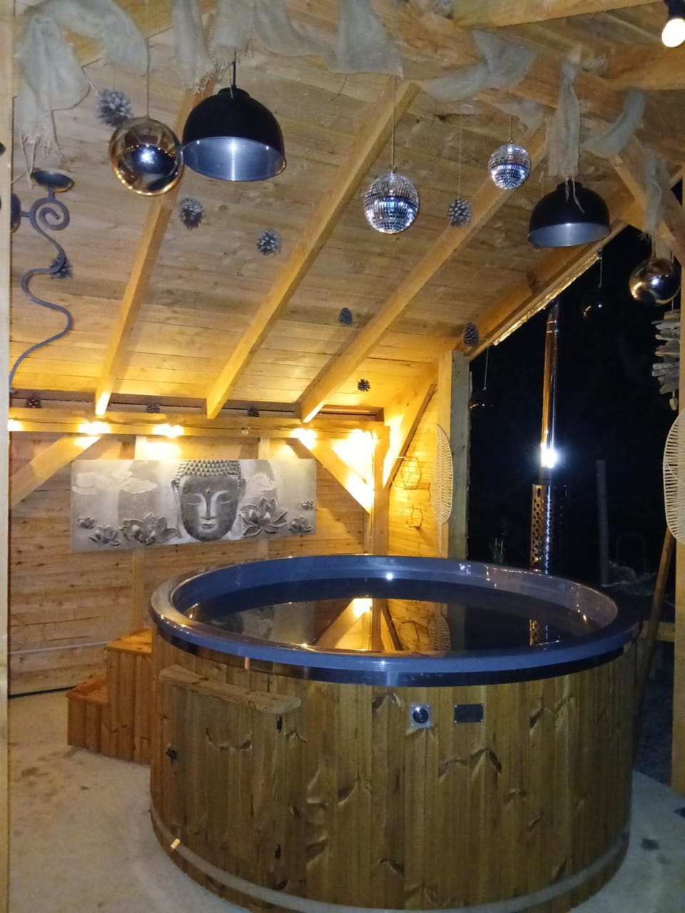 Gîte Insolite 14 personnes Bain Nordique et Sauna en pleine nature House in Auvergne-Rhône-Alpes