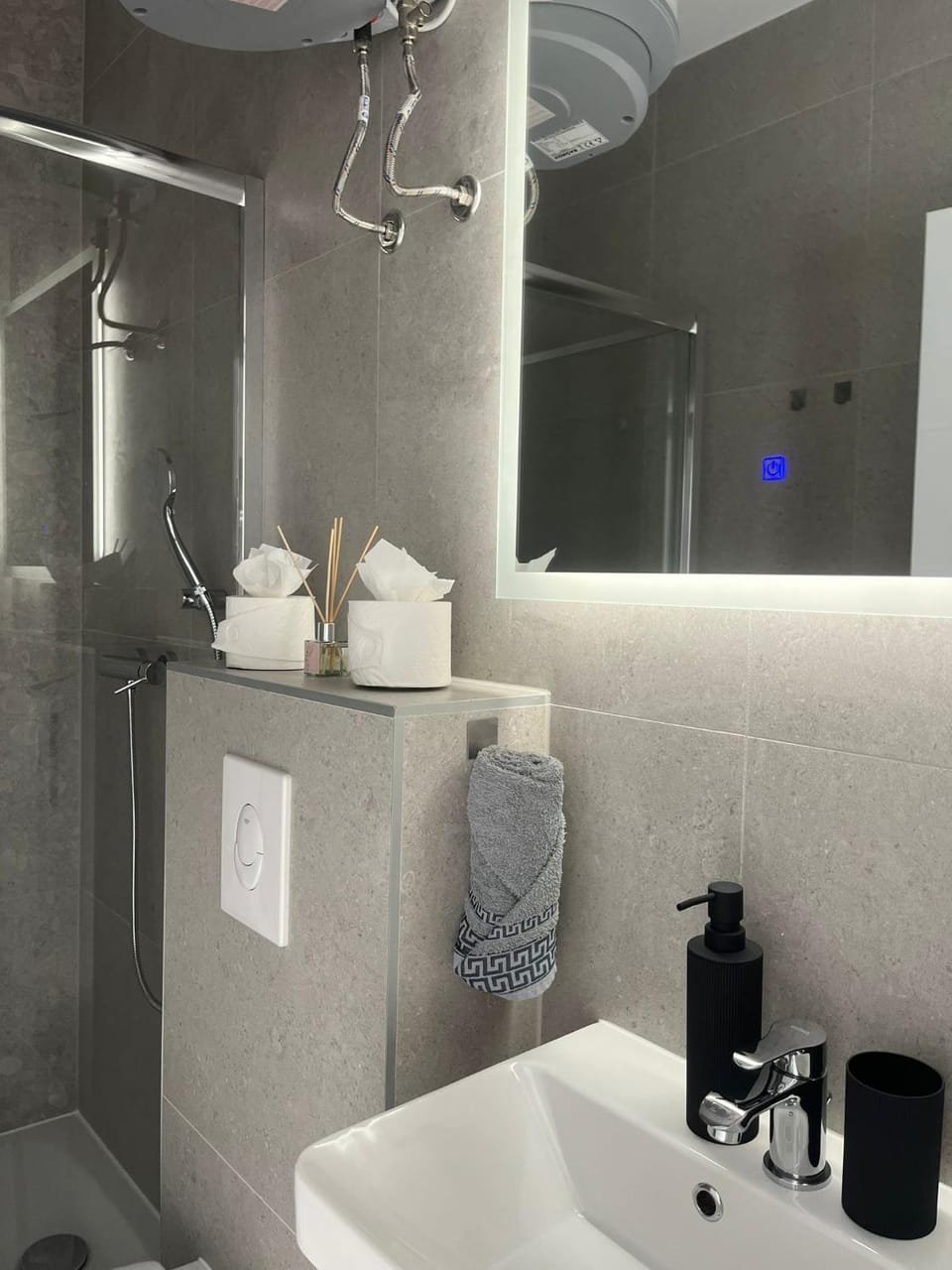 Shower, Bathroom, towels