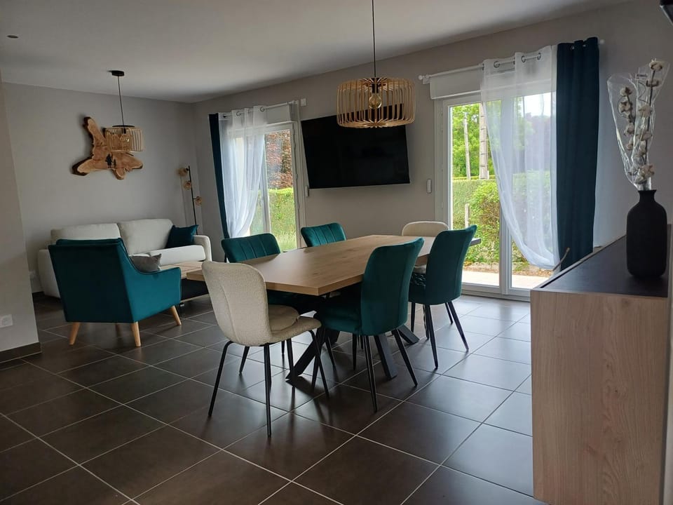 Seating area, Dining area