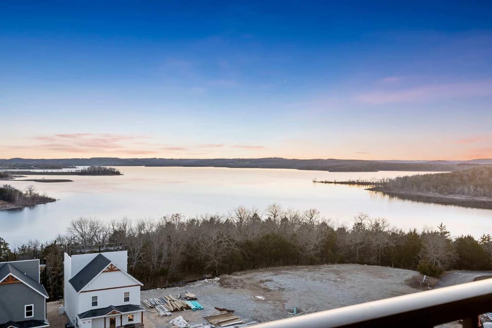 Ozark Views at Majestic - Perched on the Hills House in Branson