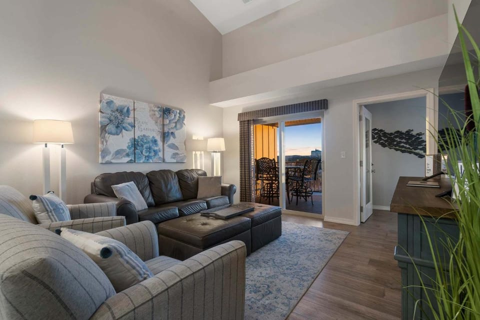 Ozark Views at Majestic - Perched on the Hills House in Branson