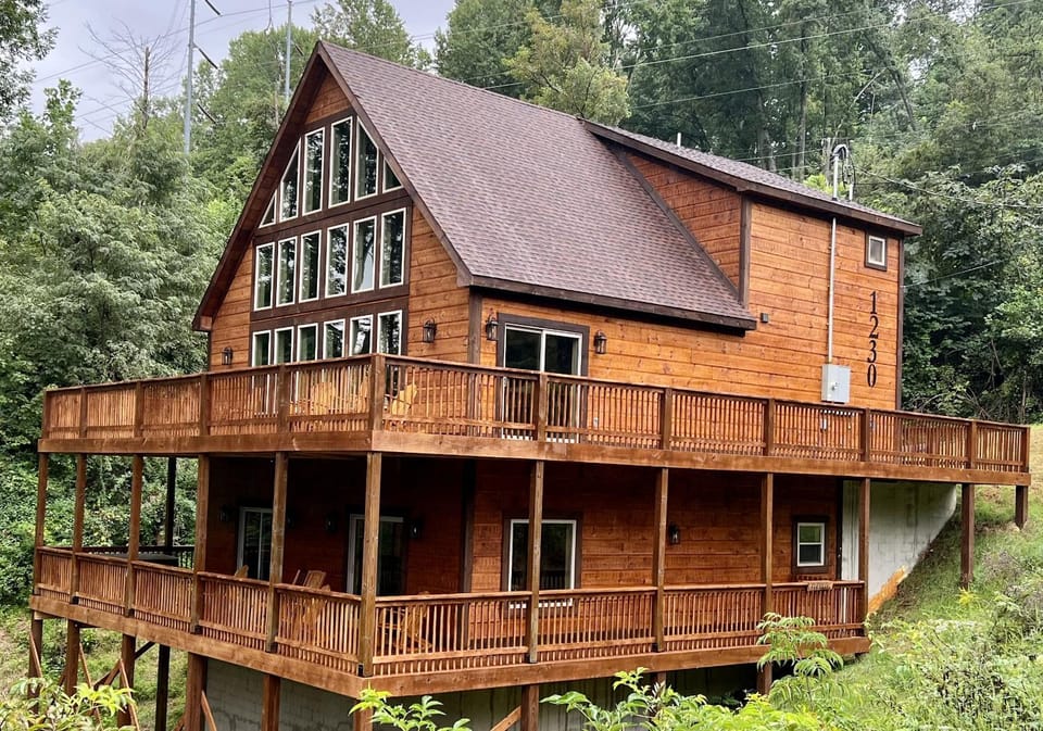 Honey Hole by Venture Smoky Mountains House in Gatlinburg