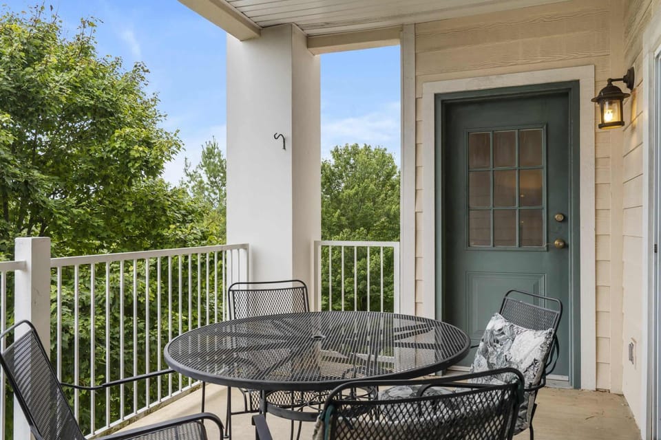 Branson Hills Getaway - Sleeps 6 House in Branson