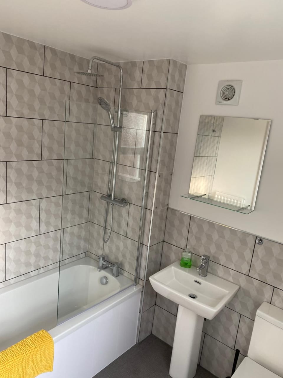 Shower, Toilet, Bathroom, Bath, towels