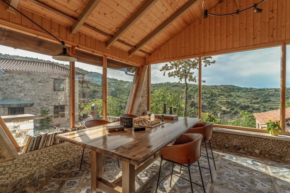 View (from property/room), Balcony/Terrace, Dining area, Mountain view