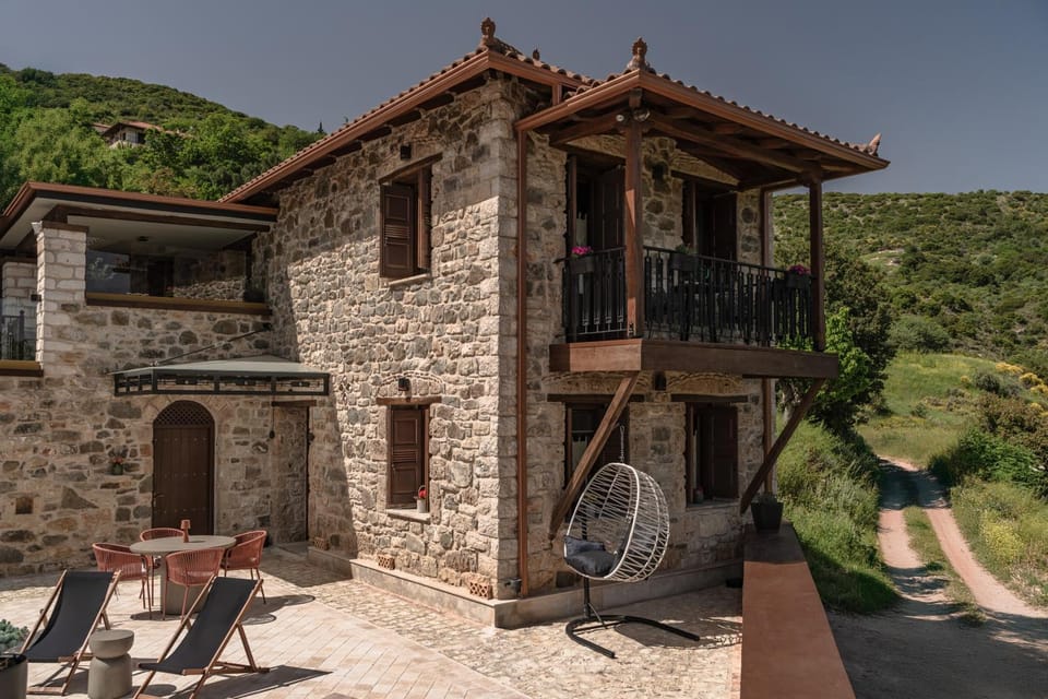 Property building, Patio, Balcony/Terrace