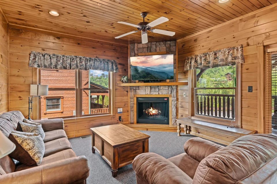 Viewtopia by Venture Smoky Mountains House in Gatlinburg