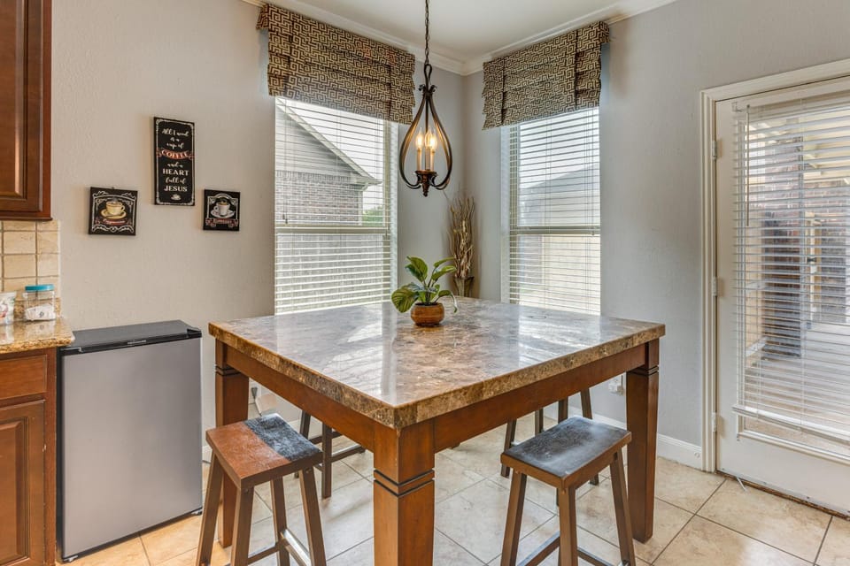 Pet-Friendly Home with Patio and Yard in Rosharon House in Pearland