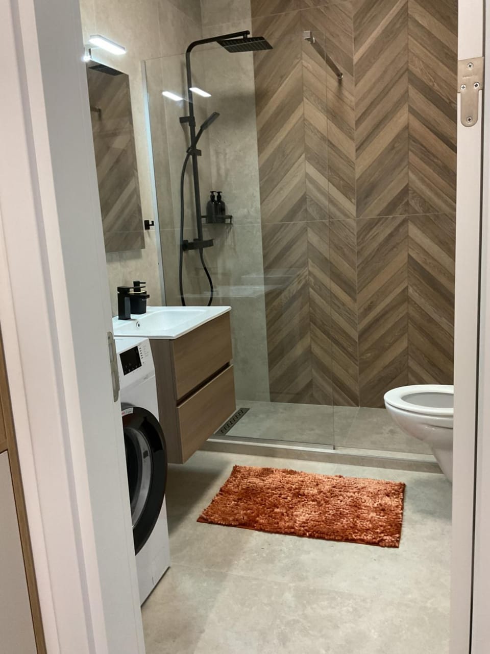 Shower, Toilet, Bathroom, towels