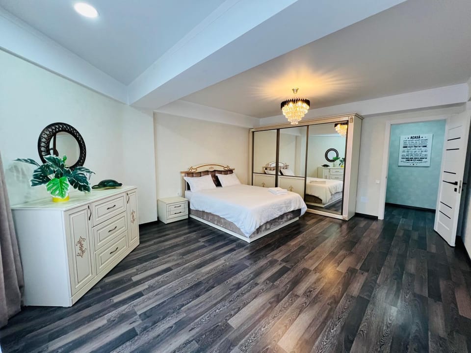 Bed, Photo of the whole room, Bedroom, wardrobe