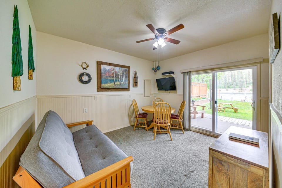 Family Fun on Ruby Creek Cusick Hideaway with Dock House in Washington