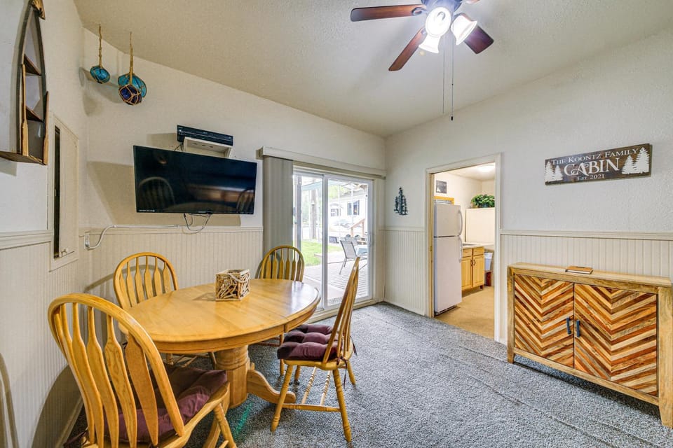 Family Fun on Ruby Creek Cusick Hideaway with Dock House in Washington