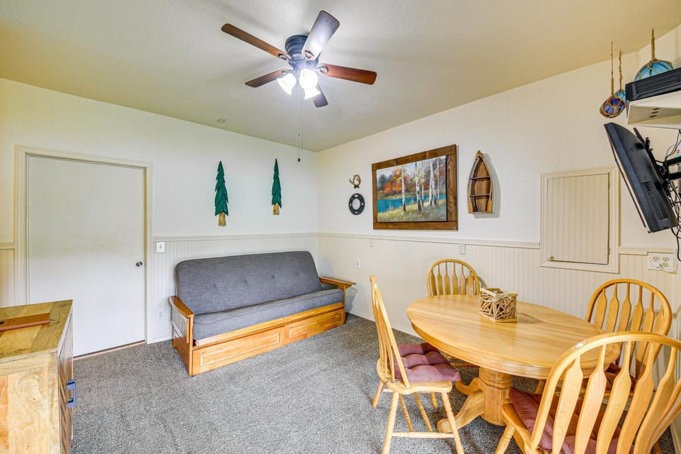 Family Fun on Ruby Creek Cusick Hideaway with Dock House in Washington