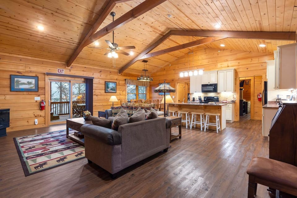 Teal's Treasure - Secluded Lakeside Cabin for 8 Cabin in Missouri