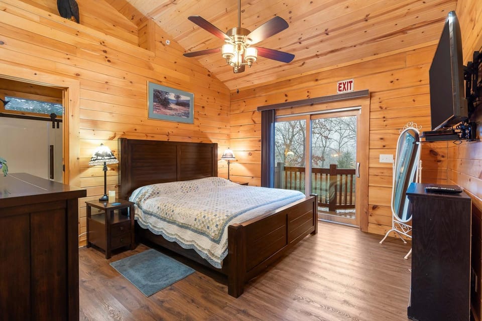 Teal's Treasure - Secluded Lakeside Cabin for 8 Cabin in Missouri