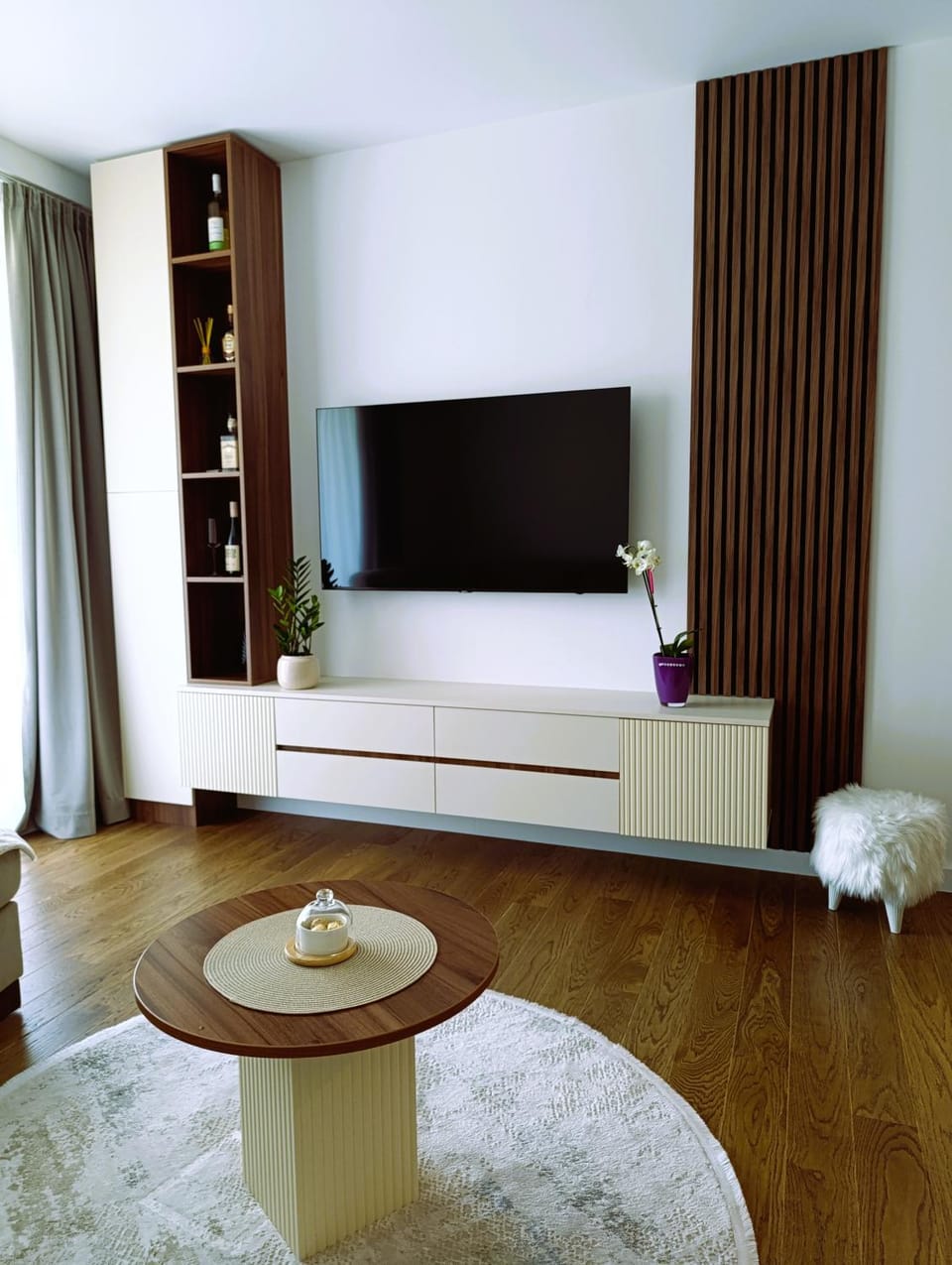 TV and multimedia, Living room, Photo of the whole room, Seating area