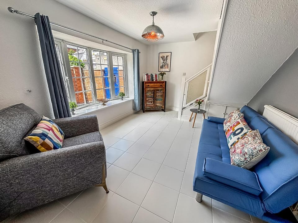 Yellow House Cottage House in Southport