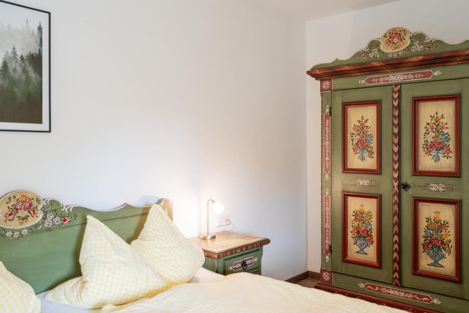 Bed, Decorative detail, Bedroom