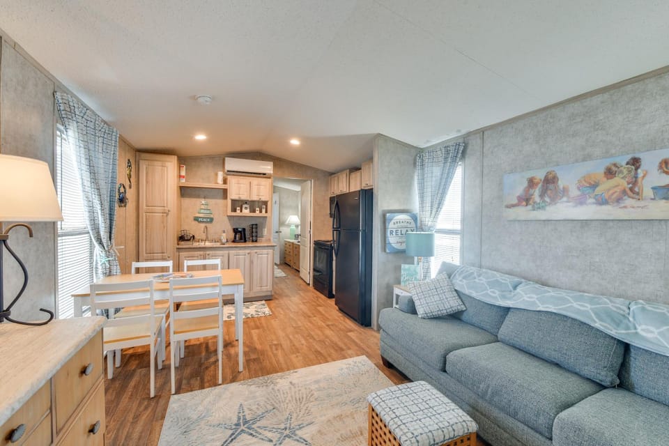 2 Mi to Anna Maria Island: Newly Built Home! House in Cortez