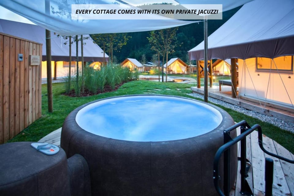 Natural landscape, Garden, Hot Tub, Pool view, Swimming pool