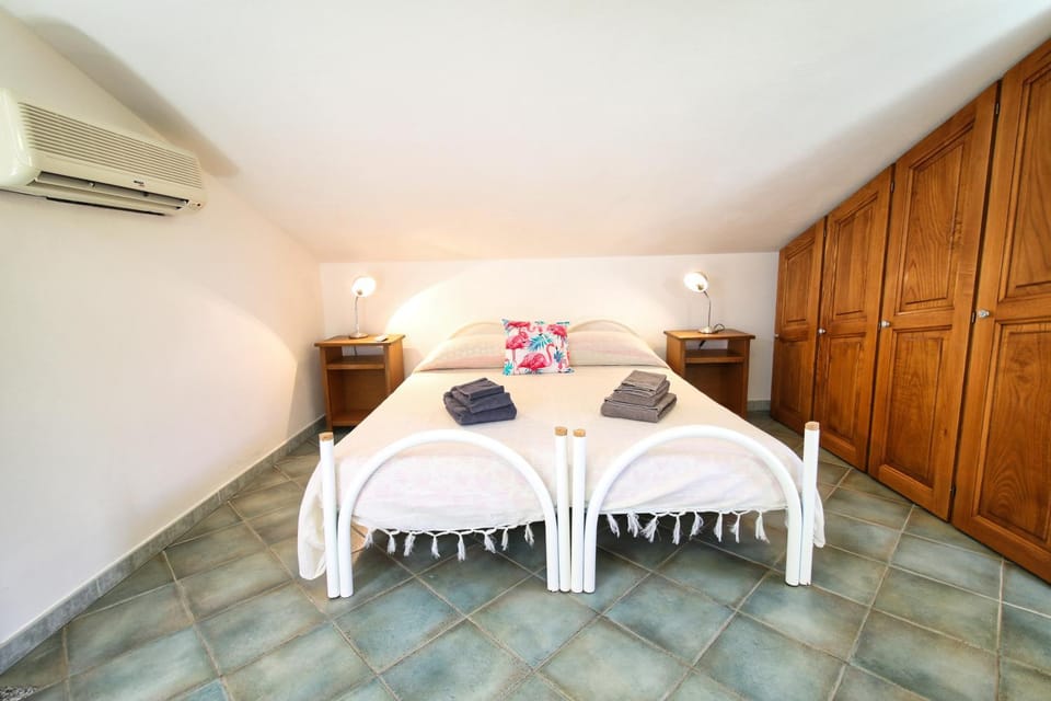 Bed, Photo of the whole room, Bedroom, towels, air conditioner