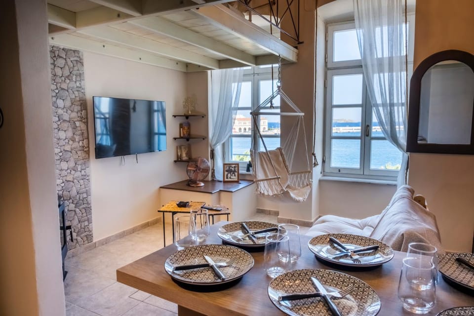TV and multimedia, Seating area, Dining area