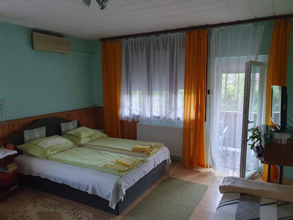 Bed, Balcony/Terrace