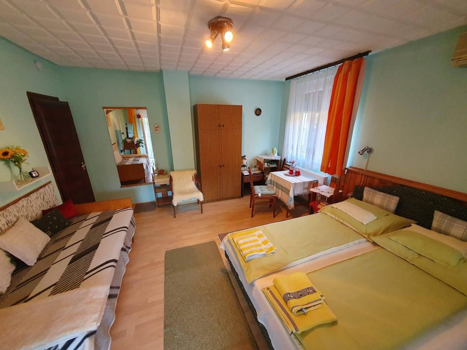 Bed, Photo of the whole room