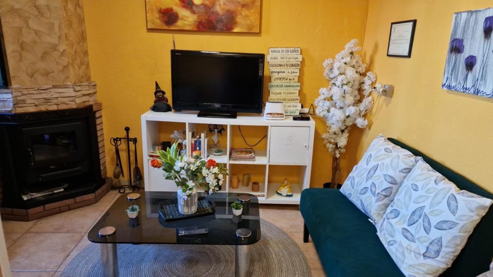 Communal lounge/ TV room, Living room