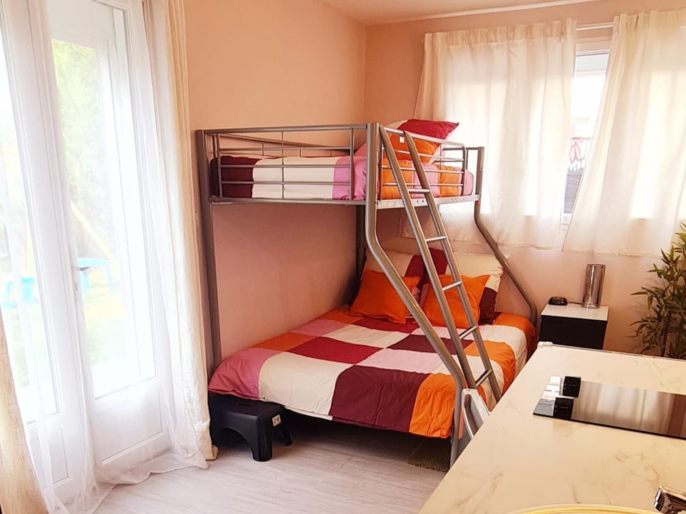 Chambre lumineuse à 5 min d'Orly Vacation rental in Île-de-France