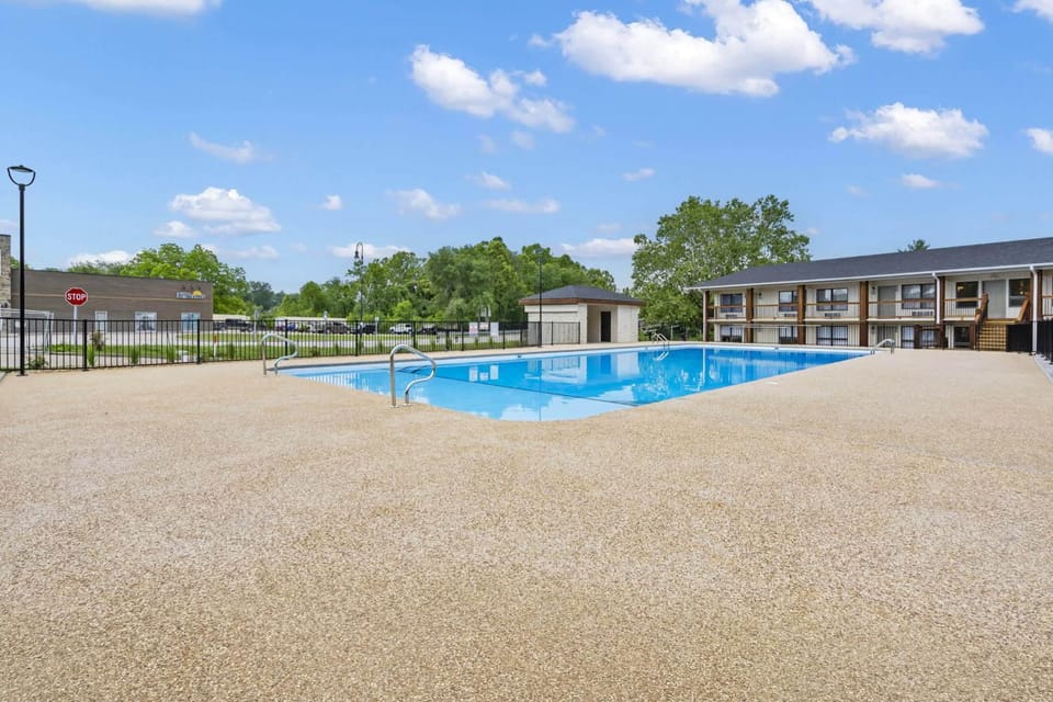 Modern Yote Condo at Roark Creek House in Branson