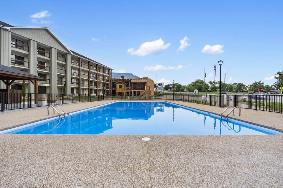 Modern Yote Condo at Roark Creek House in Branson
