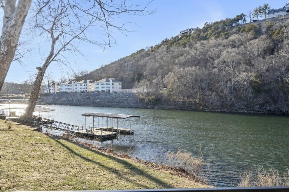 Foggy River Retreat - For 16 House in Branson