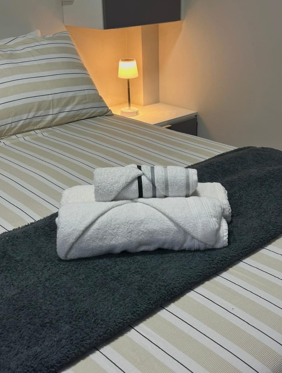 Studio 64 novo bem equipado com ar condicionado, cozinha completa, até 4 pessoas - Centro Mogi Apartment in Mogi das Cruzes