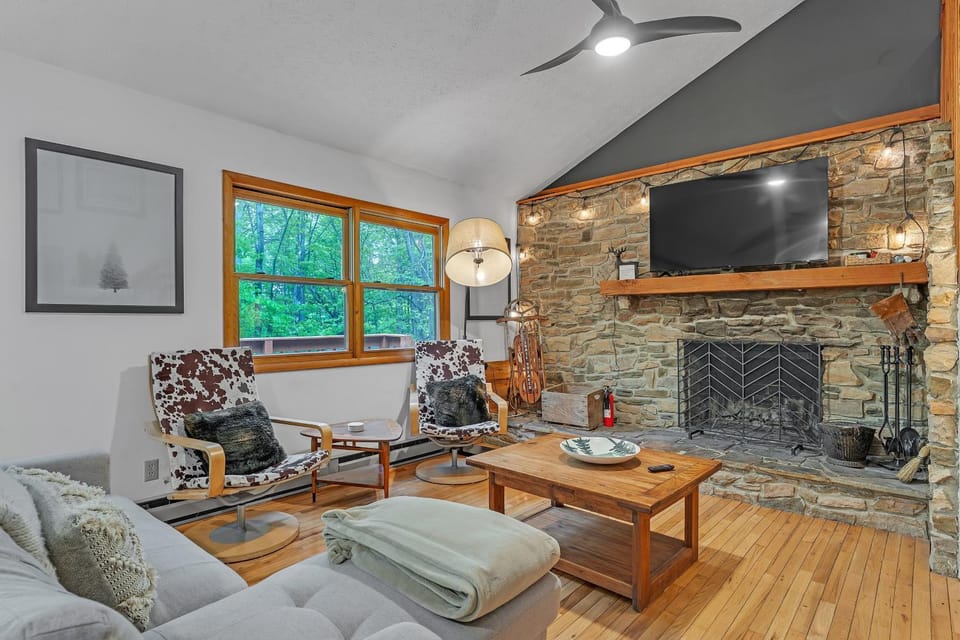 Modern Mountain Retreat Near Dolly Sods & Skiing home House in Dry Fork