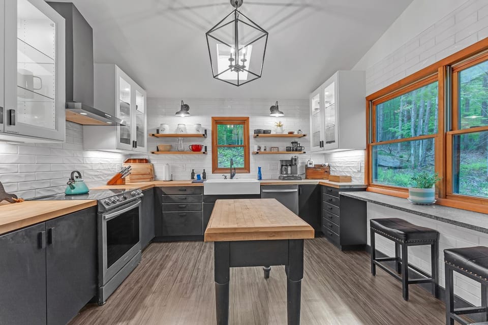 Modern Mountain Retreat Near Dolly Sods & Skiing home House in Dry Fork