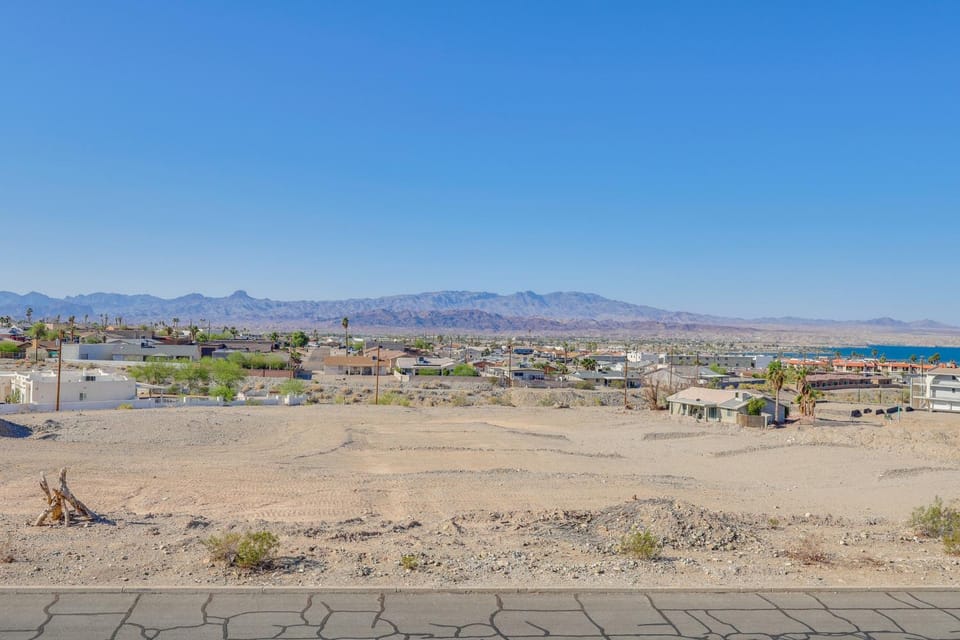 Pool Access & Mtn Views: Lake Havasu City Condo! House in Lake Havasu City