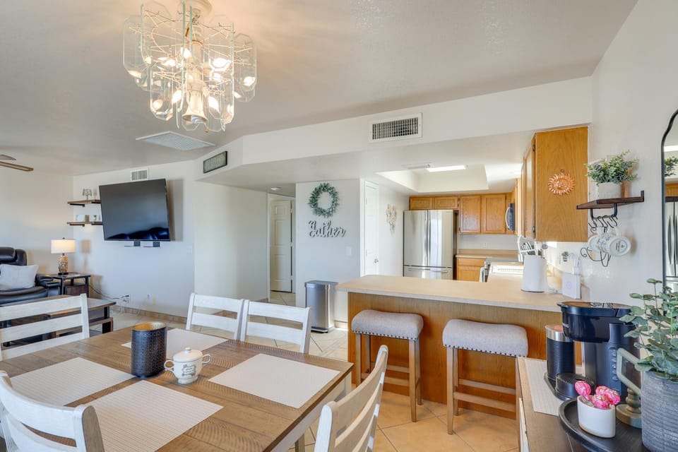 Pool Access & Mtn Views: Lake Havasu City Condo! House in Lake Havasu City